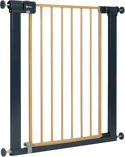 Barrière de sécurité installée en haut d'un escalier
