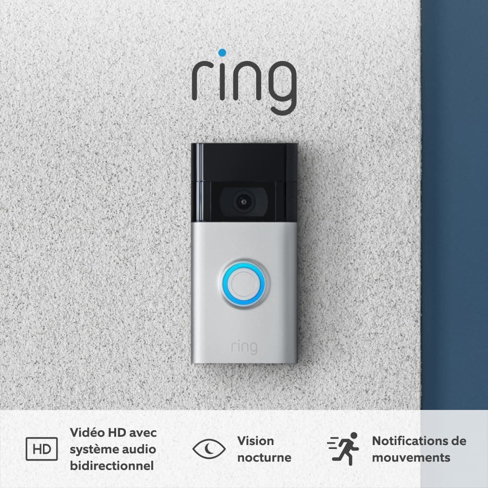 Sonnette vidéo connectée installée à côté d'une porte d'entrée